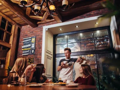cafetería tomando descanso almuerzo logroño