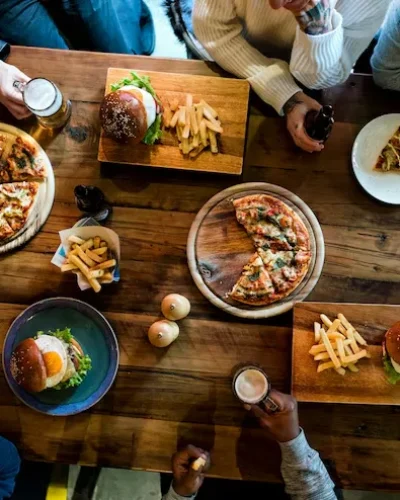 grupo amigos almuerzos